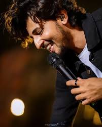 Teri choti si hasi se mera din ban jaaye..!!💙🫠 . . . . . @darshanravaldz  #darshanraval #smile #goodmorning