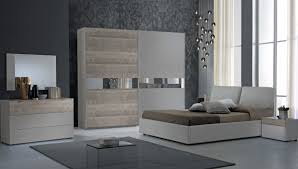 Dieser pinnwand folgen 145 nutzer auf pinterest. Schlafzimmer Grau Moder Design Braun Nachtkonsolen Kommode Bett Schiebeturenschrank Spiegel Kunstleder Spiegelturen