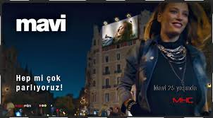 Mavi Serenay Sarikaya Barbara Palvin Reklam Filmi Cok Parliyoruz Barbara Palvin Barbar Reklam