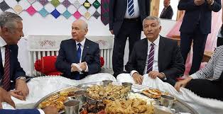 Mhp Lideri Devlet Bahceli Yer Sofrasinda Yemek Yedi