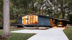 The brief was to design a unique and striking living room to signify the customers love of color and equally modern and vintage design bits. In Situ Studio Revives Midcentury Modern Home In North Carolina