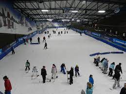 Snowdome, tamworth, was the first real snow indoor skiing venue in the uk. Snowdome Tamworth