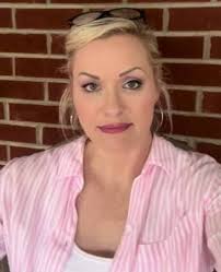 Appalachian women were also moonshiners! Many kept the tradition alive  while the men were away or working. Their recipes and craft helped shape  what we sip today. 💪🍶 Tag a strong woman