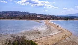 Siapa yang membelah laut merah? Pantai Lariti Keunikan Laut Terbelah Di Nusa Tenggara Barat Nusa Tenggara Barat