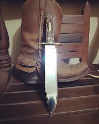 Were the wielder able to master using this weapon with one hand. Pin By Daryl Hoevelman On Hunting Knife Knife Template Bowie Knife Bushcraft Knives