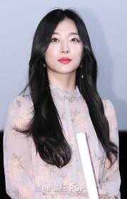 Kpop Breaking Singer And Actor Sulli Found Dead Sulli Popular Music Actors
