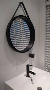 Badkamer Ronde Spiegel Van Jysk Zwarte Kraan En Zeeppomp Van Via Praxis Meubel Van Ikea Badkamer Ronde Spiegels Badkamer Accessoires