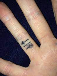 Broken Arrow Finger Tattoo Finger Tattoo For Women Finger Tattoos Arrow Finger Tattoo