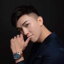 Travis Li's Instagram, Twitter & Facebook