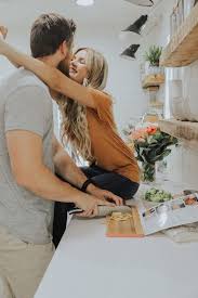 At Home With Blue Apron Barefoot Blonde By Amber Fillerup Clark Fotografia Di Coppia Coppie Idee Foto Instagram