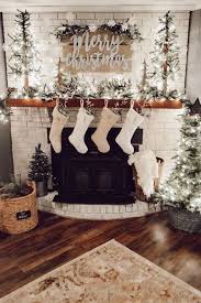 Pinterest Vintagemelanie In 2020 Christmas Fireplace Decor White Christmas Decor Christmas Room