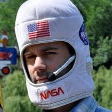 Amazon.com: CLOUDS ABOVE: Plausible Science Fiction: 9780997655612:  Thompson, Michael Hicks, Dixon, Twyla, Design, Disciple: ספרים