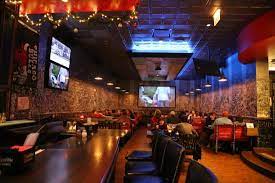 Gino's east deep dish pizza restaurant chicago. Gino S East Chicago 162 E Superior St Magnificent Mile Menu Preise Tripadvisor
