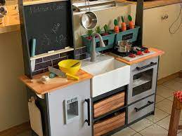 Kids will love the fun crunch sound of chopping veggies, which can then be sautéed on the cooktop with light and sound motion sensors. Kidkraft Farm To Table Play Kitchen With Ez Kraft Assembly Walmart Com Walmart Com