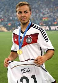 Mario Goetze Of Germany Pays Tribute To Marco Reus While Celebrating Mario Gotze Germany Football Germany