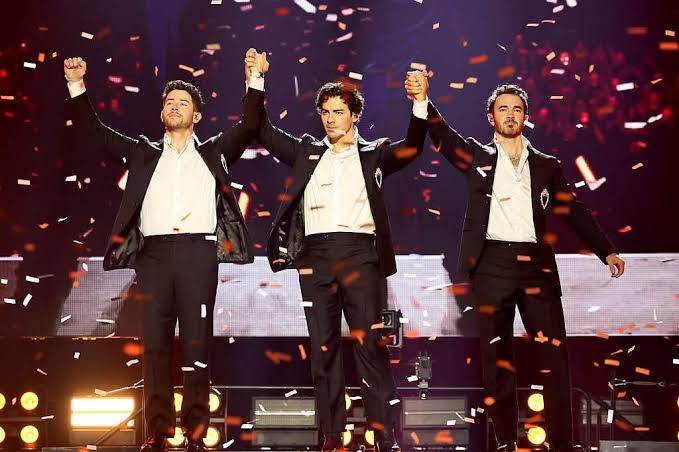 Jonas Brothers Surprise Fans With New Song “Listen When Sad” - Sunny 94.3