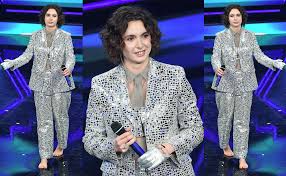 Colapesce dimartino con la canzone musica leggerissima 2vp66zyp9xvqrm