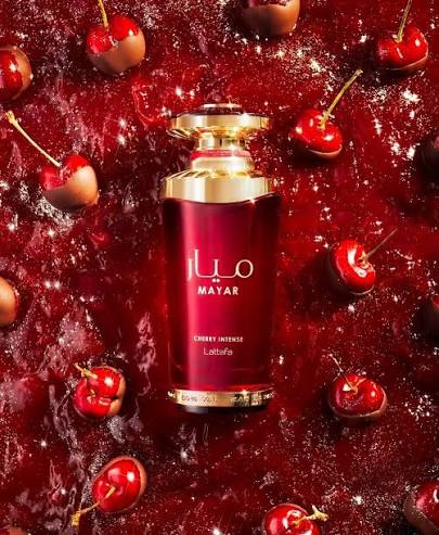 Mayar Cherry intense de Lattafa 100ml. Es Una fragancia oriental dulce y  seductora que combina notas de cereza jugosa, cacao, flores exóticas y un  toque de vainilla cremosa. Ideal para quienes buscan