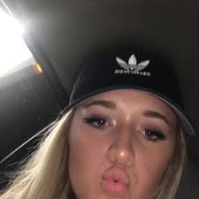 Caroline Yates (@carolineyatez)