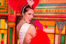Learn more about the pageant queen and aspiring dental surgeon. Miss Univers 2017 Iris Mittenaere Essaie Ses Tenues Au Moulin Rouge