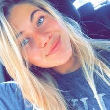 Maxine Devries (@maxine_devries)