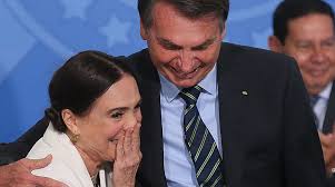 Select from premium regina duarte of the highest quality. Chamada De Ex Atriz Pela Globo Regina Duarte Enfrenta Cultura