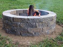 Place a second layer of cinder blocks on top of the first layer, spanning the spaces between the blocks in the first row. Diy Fire Pit 56 Trapezoid Stones Must Knock Off The Lip If You Buy Wall Stones Or The Blocks Will Not Stack Correctly O Diy Fire Pit Fire Pit Outdoor Decor