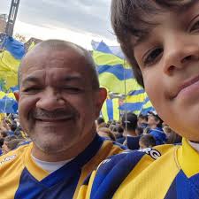 A la cancha con papá. La primera vez de Uli en un partido en el Gigante.  Con Angel, Alejo y gol incluido. Un momento para la vida. Único e  inolvidable. 💛💙💛💙💛
