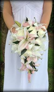 Brides Wedding Flowers Lilly Teardrop Bouquet Of By Flowersbysara 90 00 Lily Bouquet Wedding Teardrop Bouquet Wedding Flowers