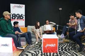 Download lagu hivi kereta kencana dapat kamu download secara gratis di downloadlagu321.site. Cerita Kereta Kencan Bersama Hivi Iradio Fm