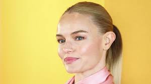 There, while tensions build between them, a brewing conflict with locals becomes a threat to them both. Kate Bosworth Hatte Schwimmenden Baren In Ihrem Pool Promiflash De