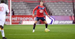 Sven botman (badhoevedorp, 12 januari 2000) is een nederlands voetballer die als verdediger voor jong ajax speelt. One To Watch Sven Botman
