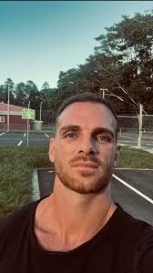 Hey guys! I'm a professional boxer! alexandr.devyatov (instagram) I'm  looking for people who want to practice boxing individually Any age, any  level! My experience as a coach over 6 years I graduated