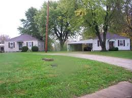 Two Homes On This Property 613 Houston Is A Rental And Has Been Rented For Years To The Same People It Is Also A 2 Bd 1 Maine House Outdoor Structures Rolla
