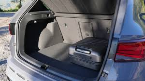 The seat ateca boasts a handsome interior with controls in front wheel drive models luggage capacity is measured at 510 litres which is considerably more seat ateca kofferraum masse. Kombi Oder Suv Seat Leon Cupra R St Vs Cupra Ateca Autogefuhl