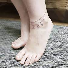 44 Meilleurs Modeles De Tatouage De Cheville Anklet Tattoos For Women Bracelet Tattoos With Names Anklet Tattoos