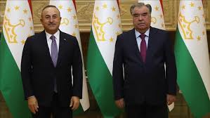 هاجمت الناشطة بدور البراهيم مشهور السناب شات هند القحطاني بسبب جرأة مقاطعها التي تنشرها لتبدأ الحرب الكلامية بينهما. Ø¨Ø¯ÙˆØ± Ø§Ù„Ø¨Ø±Ø§Ù‡ÙŠÙ… ØªÙ‡Ø§Ø¬Ù… Ù‡Ù†Ø¯ Ø§Ù„Ù‚Ø­Ø·Ø§Ù†ÙŠ ÙˆØªØªØ­Ø¯Ø§Ù‡Ø§ Ù†ÙŠÙˆØ² ÙÙˆØ± Ù…ÙŠ