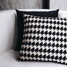Ev Dekorasyonunuzu Tazelemenin En Kolay Yolu Yastiklarinizi Yenilemek Table Sofa Yastiklar Icin Profil Adresimize Dokunun Y Pillows Throw Pillows Instagram