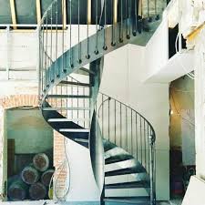 Photo De Chantier Escalier Helicoidal Sur Flamme Centrale De Style Bistrot Modele Depose Par Escaliers Decors Un Style Retro Pour Maison De Caractere Ra
