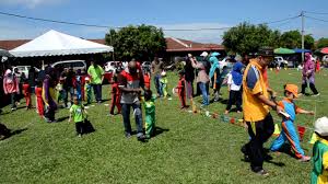 Hujan turun lebat sekali hingga membuat jarak pandang menjadi sangant terbatas. Sukan Tpth 2017 Acara Ibu Bapa Dan Anak Youtube