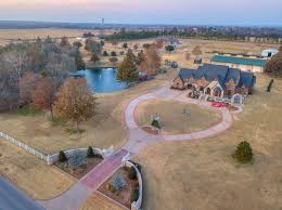 Just Gorgeous This Gated Luxury Property Is On 10 Acres In Chickasha Oklahoma Only 2 Miles From I 44 Wyatt Poindext Luxury Estate Sale House Luxury Property