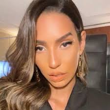 Andreina Jiménez (@andreinaJ_16)