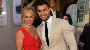 Maybe you would like to learn more about one of these? Britney Spears In Klinik Freund Sam Unterstutzt Sie Stolz Promiflash De
