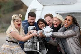 Aaron spelling's 1990s fox teen soap beverly hills, 90210 may be getting another followup series. 90210 Wiedervereinigung Tori Spelling Schliesst Sich Ian Ziering Im Finale Sharknado An