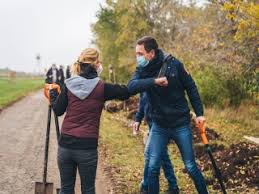 Jan grolich i hejtman jmk, velatice. Portal Jihomoravskeho Kraje Alej Svobody Vznikla Pobliz Satova Strom Zde Zasadil Take Hejtman Grolich Alej Svobody Vznikla Pobliz Satova Strom Zde Zasadil Take Hejtman Grolich