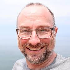 Shelley Weldon's Instagram, Twitter & Facebook