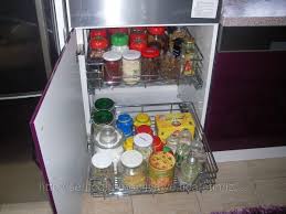 Mutfak tezgah arası fayansları, tezgah taşları, elektrik su tesisat değişiklikleri ile ekstra aksesuarlar (bloom, şişelik, yağdanlık, kiler, konservelik vs) fiyatlarımıza dahil değildir. Mutfak Dolabi Aksesuarlari Leylara Her Sey Burada