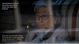 👵🏼📷 “La soledad cuando nadie mira” es el reportaje final de  #Fotoperiodismo de Pilar Bernal (@pilarbernaal), alumna de 4º de  #Periodismo y @audiovisualusj, en el que pone el foco en una realidad