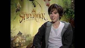 See his dating history (all girlfriends' names), educational profile, personal favorites, interesting life facts, and complete biography. Freddie Highmore The Spiderwick Chronicles Interview Youtube