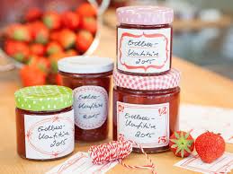 Ein Hoch Auf Die Erdbeer Marmelade Brigitte Verrat Ihre Besten Varianten Und Susse Verpackungs Ideen Erdbeermarmelade Erdbeeren Marmelade Erdbeeren